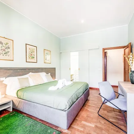 Guesthost - Elegant Ponte Vecchio Appartement