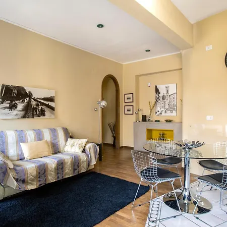 Guesthost - Elegant Ponte Vecchio Apartamento Florencia