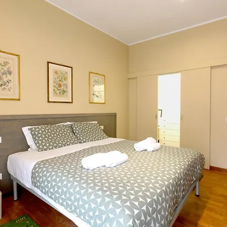 Guesthost - Elegant Ponte Vecchio Apartamento